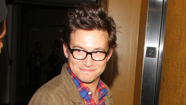 Illustration for article titled 7 Steamy Pictures Of Jonathan Taylor Thomas That Will Make Your Pants Drop To The Floor So Hard You Have To Get Your Kitchen Retiled
